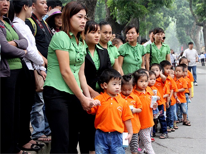 Hồi hộp chờ đến lượt vào viếng Đại tướng