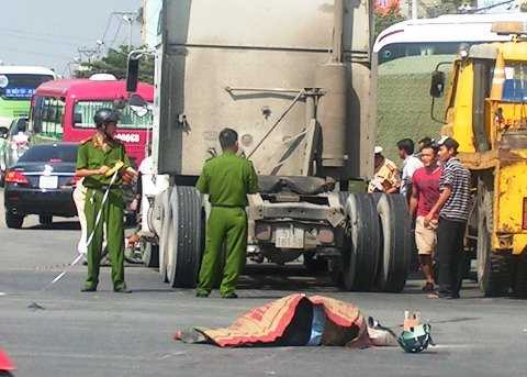 Đồng Nai, container, cán chết, xe máy, người đàn ông, Biên Hòa