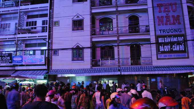 Cầm mã tấu, xông vào cướp tiệm vàng lớn nhất Cà Mau