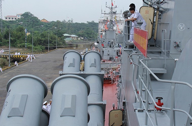 Dù cho một phát bắn không làm gì được tàu cỡ lớn nhưng với nhiều phát bắn trúng đích thì con tàu hoàn toàn đủ khả năng diệt tàu chiến vài nghìn tấn. Ảnh: NLĐ