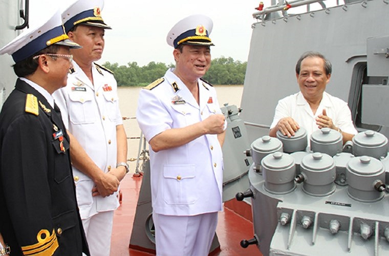 Trong ảnh là bệ phóng mồi bẫy nhiệt – bức tường phòng thủ cuối cùng trên tàu. Ảnh: NLĐ