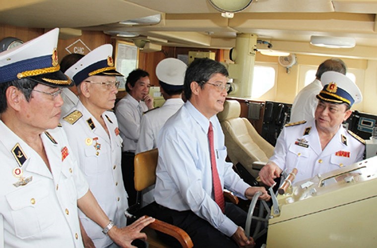 Tàu được trang bị hệ thống điều khiển, hệ thống trinh sát, phát hiện hiện đại. Ảnh: NLĐ