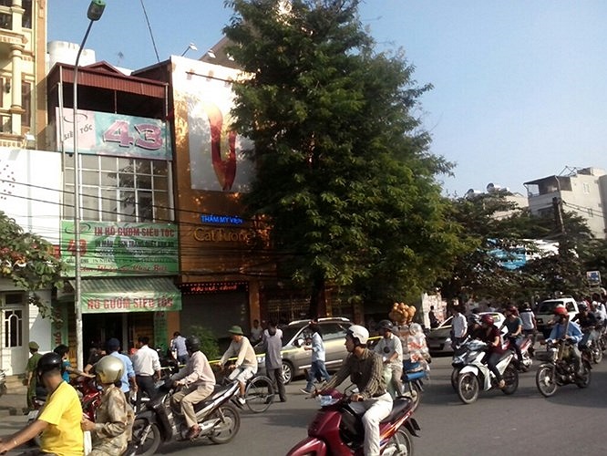 TMV Cát Tường (số 45 đường Giải Phóng, Hai Bà Trưng, Hà Nội) do ông Nguyễn Mạnh Tường làm chủ đã gây ra cái chết của chị Lê Thị Thanh Huyền khi đang tiến hành phẫu thuật thẩm mỹ, sau đó ném xác xuống sông Hồng nhằm phi tang gây rúng động dư luận. 