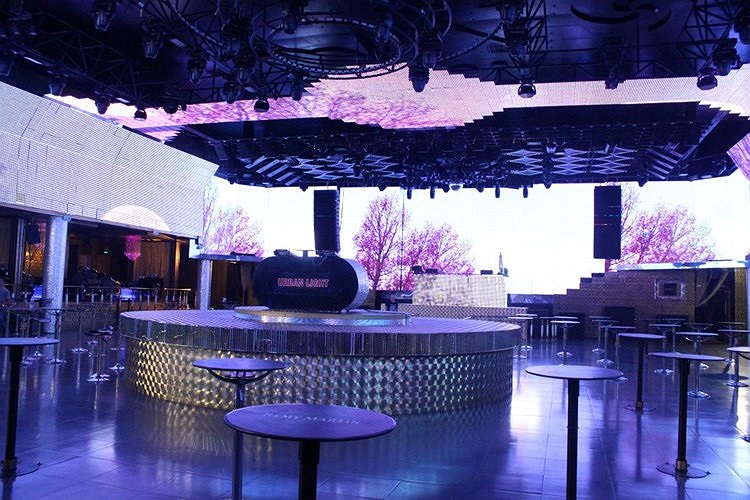 ... khiến UBND thành phố Hà Nội đã ra Công văn số 4482, đồng ý đề nghị của Sở LĐ-TB&XH đình chỉ hoạt động của vũ trường này. Ảnh: Pose Event 