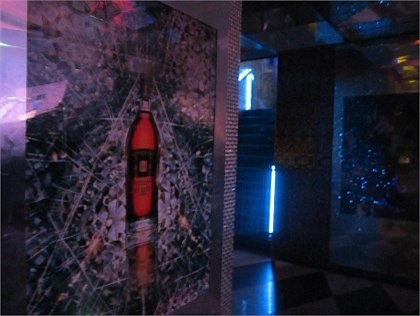 Vũ trường Next Top từng vi phạm vì trưng biển quảng cáo rượu. 