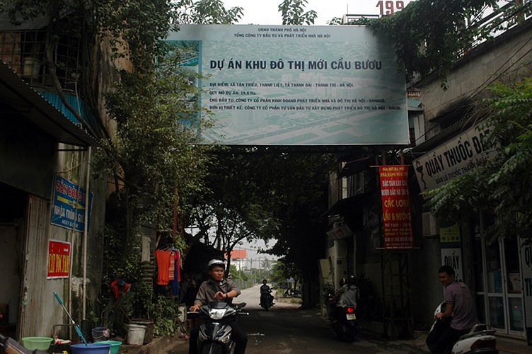 Lối vào khu biệt thự ở khu đô thị mới Cầu Bươu, huyện Thanh Trì, Hà Nội. 