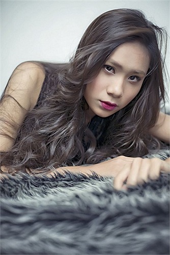 Người đẹp Hồ Bích Trâm trong Vùng hạ chuyển mình, cũng có những phân đoạn đóng rất ám ảnh cảnh bị 'cưỡng bức' khi hóa thân vào nhân vật trong phim. (Theo Tri thức)