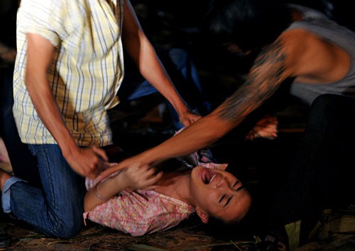 Là một trong những người đẹp chịu khó hy sinh cho vai diễn, Đinh Ngọc Diệp có nhiều trải nghiệm đa dạng với công việc diễn viên. 