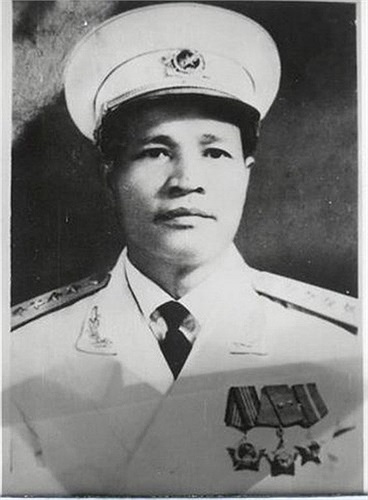 Đại tướng Nguyễn Chí Thanh (1914-1967). Năm thụ phong: 1959. Quê quán: Thừa Thiên Huế. Bí danh: Sáu Vi, Trường Sơn. Chức vụ cao nhất: Chủ nhiệm Tổng cục Chính trị. Chức vụ cao nhất trong ĐCSVN: Ủy viên Bộ Chính trị (1951-1967). 