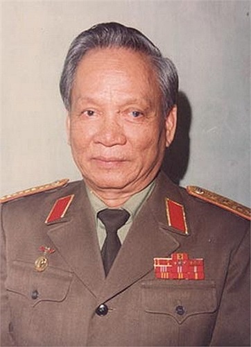 Đại tướng Lê Đức Anh (năm sinh: 1920). Năm thụ phong: 1984. Quê quán: Thừa Thiên Huế. Bí danh: Sáu Nam. Chức vụ cao nhất: Chủ tịch nước (1992-1997). Chức vụ cao nhất trong ĐCSVN: Ủy viên Bộ Chính trị (1982-1997). Danh hiệu khác: Huân chương Sao vàng.