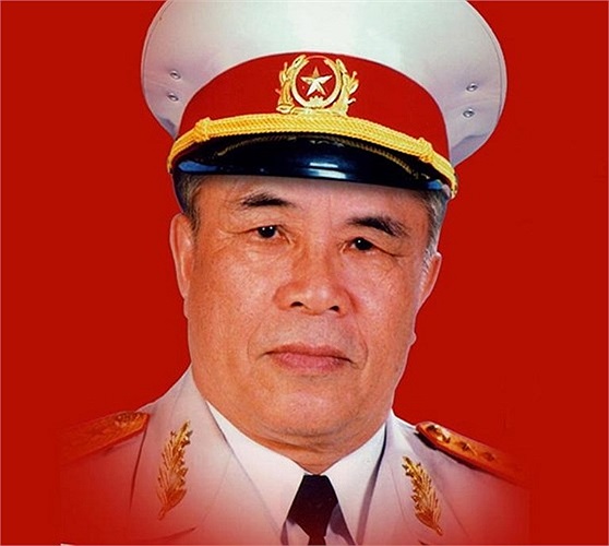 Đại tướng Đoàn Khuê (1923-1998). Năm thụ phong: 1990. Quê quán: Quảng Trị. Chức vụ cao nhất: Bộ trưởng Bộ Quốc phòng (1991-1997). Chức vụ cao nhất trong ĐCSVN: Ủy viên Bộ Chính trị (1991-1997). Danh hiệu khác: Huân chương Sao vàng (truy tặng 2007). 