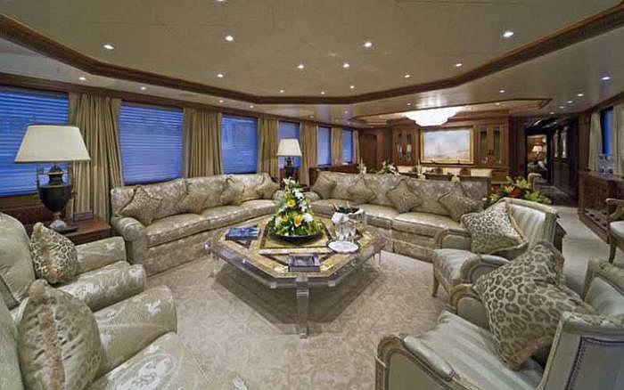 Phòng nghỉ ngơi chính gồm nhiều ghế êm, giúp khách thư giãn sau khi dùng bữa. 