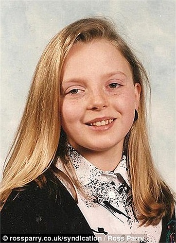 Hình ảnh chị Roxy năm lên 11 tuổi với mái tóc dài óng ả.