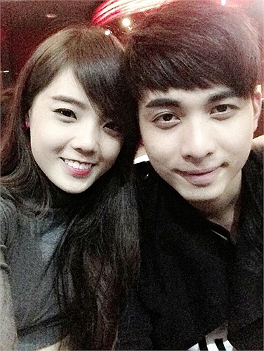 Chuyện tình yêu của cặp đôi này được dân mạng yêu mến. Trên mạng xã hội có 'Hội những người yêu mến Minh Tú - Á Hân' được thành lập để bày tỏ sự hâm mộ. 