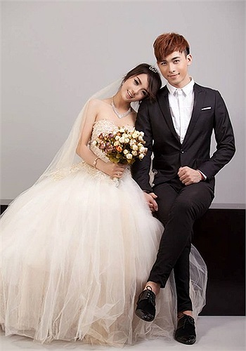 Trước ngày sinh nhật Á Hân tròn 16 tuổi, cặp đôi này đã có một trận cãi vã rất lớn. Tuy nhiên, điều bất ngờ và lãng mạn đã khiến cô rất hạnh phúc 