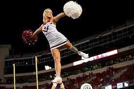 Patience Beard - cô gái một chân tham gia đội cổ động gây xúc động giới trẻ Mỹ.