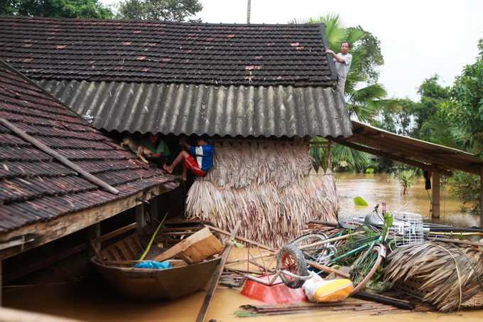 Cảnh tan hoang tại gia đình ông Nguyễn Đức Ninh tại xóm 6, xã Phương Điền