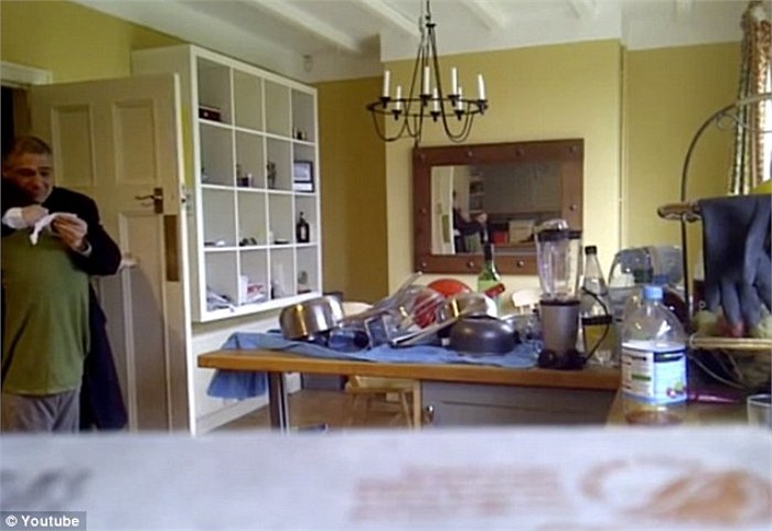 Trong niềm hạnh phúc, ông chia sẻ, tôi không thể tin được đây là sự thật, một năm trước cháu dính phải điểm F và rớt môn học này, nhưng giờ cháu đã đạt được con điểm C, số điểm chứng minh những nỗ lực của cháu.