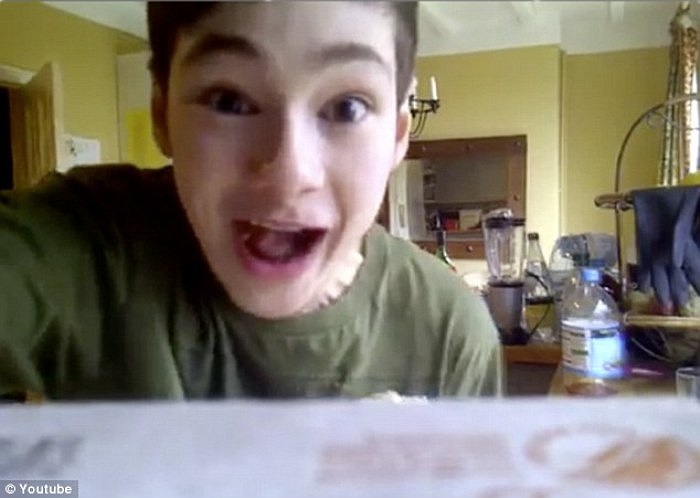 Được biết, kỳ thi GCSE là chương trình trung học cơ sở 2 năm được thiết kế dành cho học sinh lứa tuổi 14-15 tại Anh. Kiến thức của chương trình GCSE được xem tương đương với lớp 10 THPT ở Việt Nam. 