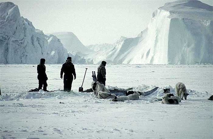 Tuy được làm từ băng tuyết, xong nhiệt độ trong những ngôi nhà này cũng ấm hơn so với bên ngoài từ 6 đến 7 độ.
