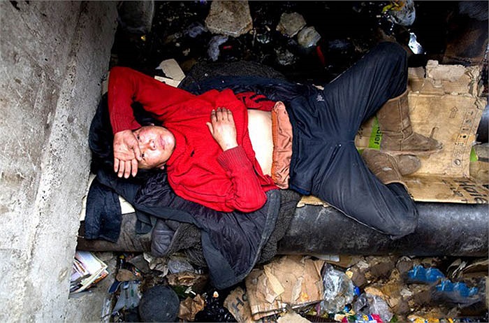 Cũng có ngày Battsetseg không kiếm được gì vậy là cả nhà không có gì cho vào bụng. Cháu bé không chịu được đói, rét cứ gào khóc ngằn ngặt.