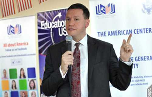 Cựu nhân viên lãnh sự Mỹ ở Việt Nam thừa nhận ăn hối lộ