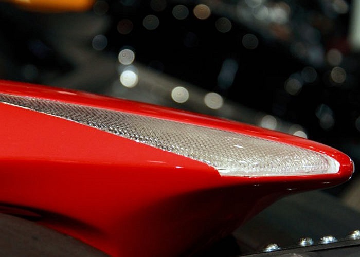 Nếu về Việt Nam, không chỉ giá xe sẽ đội lên khoảng 2-3 lần mà việc đăng kiểm xe cũng không dễ dàng bởi khó xếp dòng xe này thuộc loại xe nào.