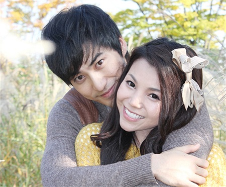 Trong MV, có sự tham gia của nam người mẫu Yoon Jae, một sinh viên Đại học đồng thời cũng là người mẫu, diễn viên ở Seoul.