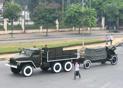 Chiếc Ural 4320 3 cầu.