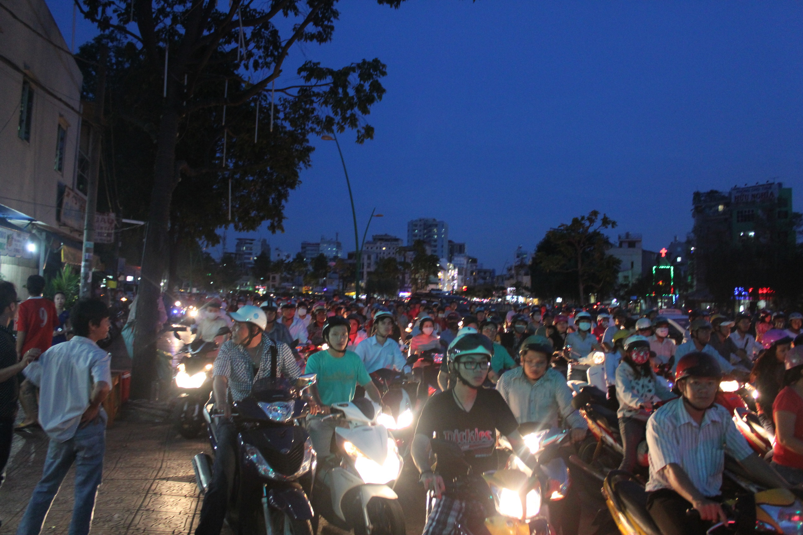 TP.HCM, đóng cầu Lê Văn Sỹ, giao thông hổn loạn, ùn tắc giao thông, cầu tạm