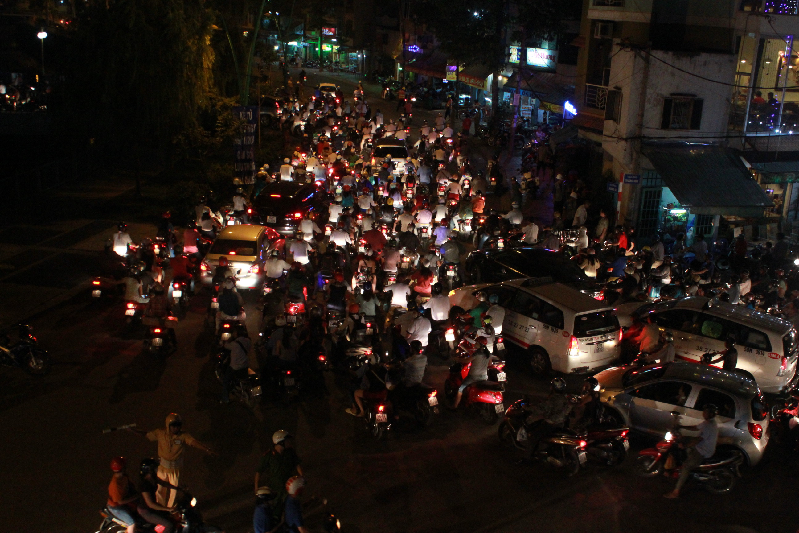 TP.HCM, đóng cầu Lê Văn Sỹ, giao thông hổn loạn, ùn tắc giao thông, cầu tạm