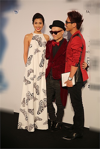 Tăng Thanh Hà mặc một thiết kế trẻ trung của Đỗ Mạnh Cường