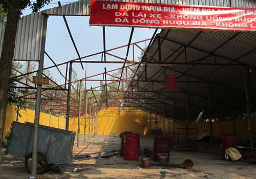 Vụ nổ xảy ra, khiến nhiều nhà kho, xưởng sản xuất của nhà máy bị phá hủy. Ảnh: Bá Đô