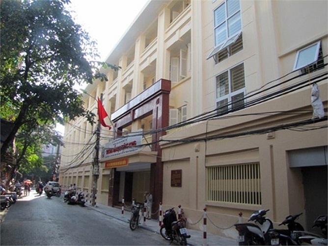 Trường tư thục Thăng Long ngày xưa ở số 20 Ngõ Trạm, Hoàn Kiếm, Hà Nội nay đã được xây lại khang trang