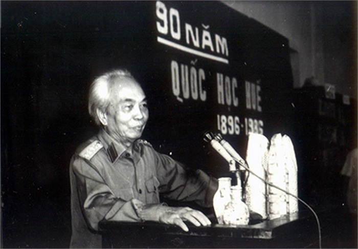 Đại tướng Võ Nguyên Giáp về lại trường cũng trong dịp kỷ niệm 90 năm thành lập trường