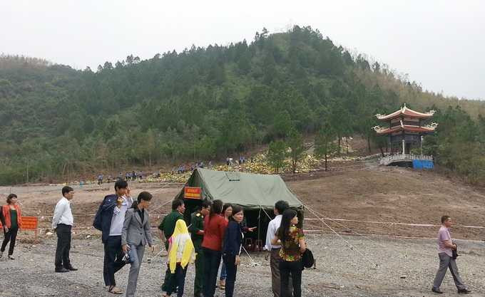 Hàng chục ngàn người vẫn lặng lẽ viếng mộ Đại tướng