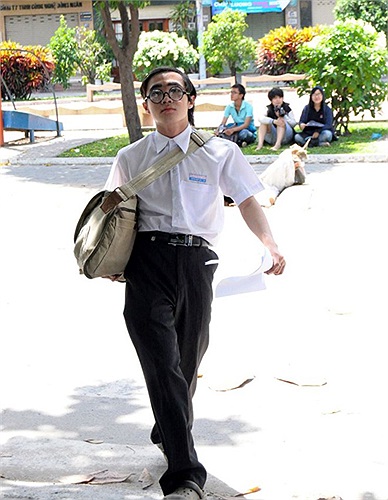 Thanh niên nghiêm túc.