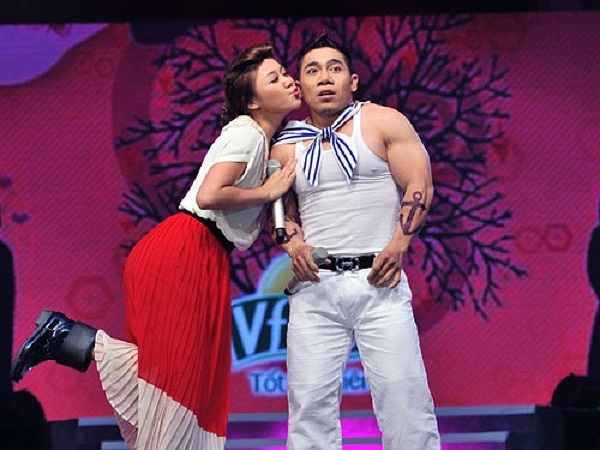 Ngoài thể hình, kiến càng Phạm Văn Mách có giọng hát hò khá ổn. Sau khi rời chương trình Cặp đôi hoàn hảo mùa đầu tiên, Phạm Văn Mách đã làm cho người hâm mộ bất ngờ khi lần đầu cầm mic cất tiếng hát. 