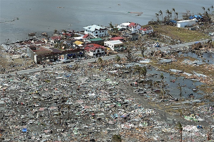 Một góc thị trần Hernani, tỉnh Samar sau siêu bão