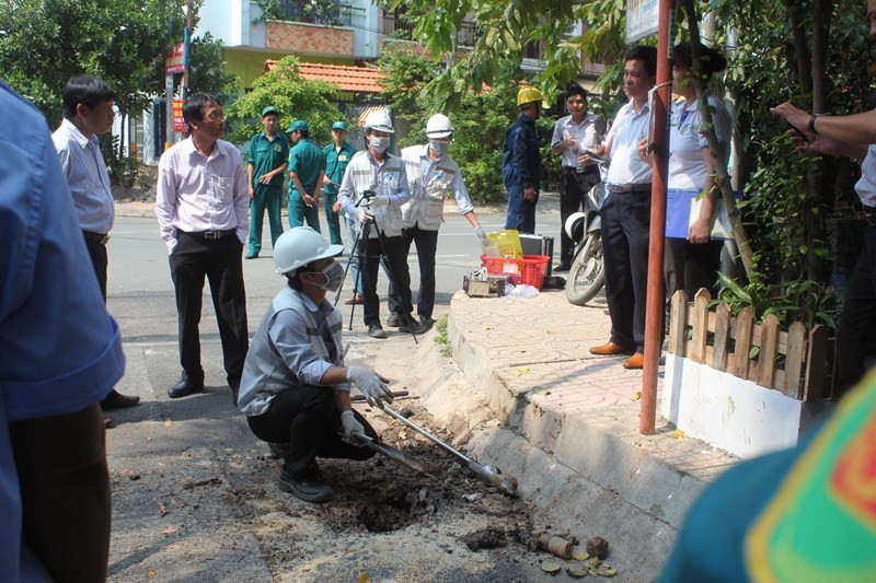 'Hố đen' phun như núi lửa: Lại kết luận... 'do triều cường'