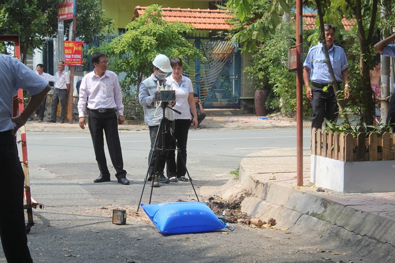 'Hố đen' phun như núi lửa: Lại kết luận... 'do triều cường'