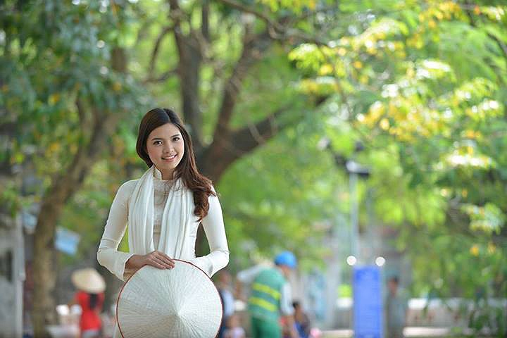 Bên cạnh đó, cô gái xinh đẹp này cũng trau dồi thêm tiếng Anh để giúp cho công việc thuận lợi hơn