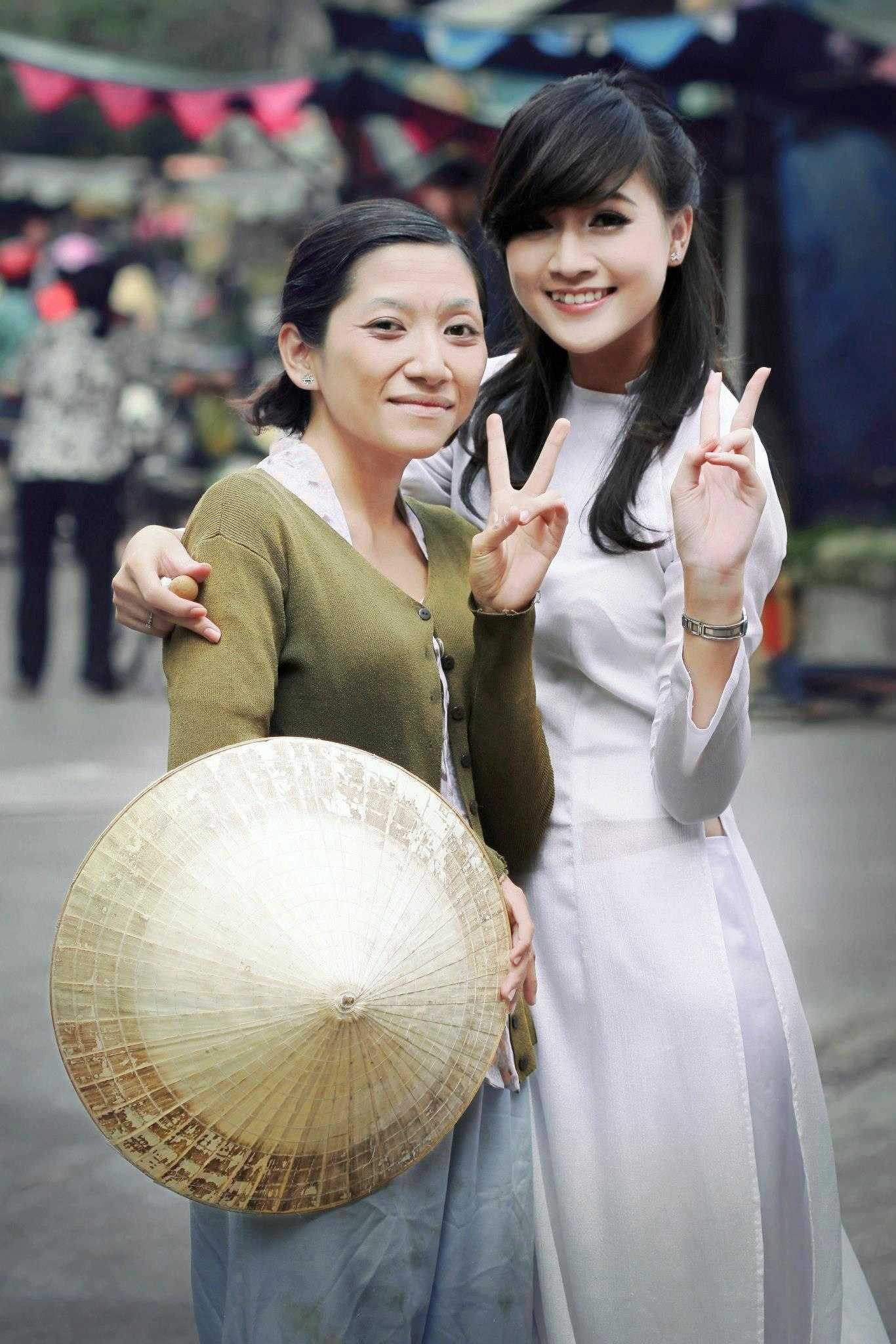 Hot girl bí mật trong clip thầy Khắc Hiếu