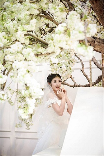 Những bộ váy này đều do Ngọc Hân tự tay thiết kế.