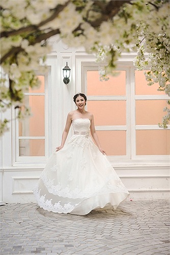 Chưa bao giờ lên tiếng về chuyện tình cảm, nhưng Ngọc Hân khi làm cô dâu rất lộng lẫy.