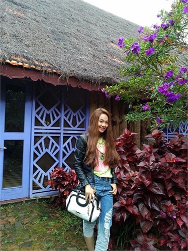 Bé Heo Minh Hằng xinh đẹp khi đi du lịch.