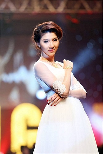 Ngọc Quyên xinh đẹp, lộng lẫy trên sàn catwalk.