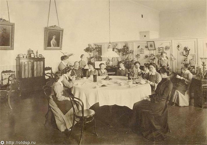 Giao tiếp là một trong những khóa học quan trọng bậc nhất dành cho các trinh nữ