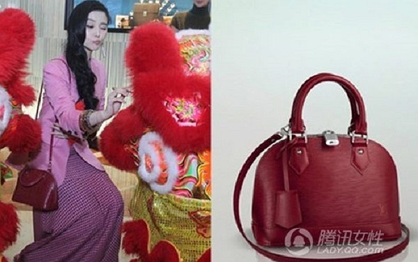 Cùng là tông màu đỏ tía, nhưng Phạm Băng Băng có đến 2 chiếc có kích cỡ khác nhau.