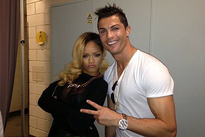 Chiếc Jacob & Co H24 khi chụp ảnh cùng Rihanna cũng có giá 3,7 tỷ